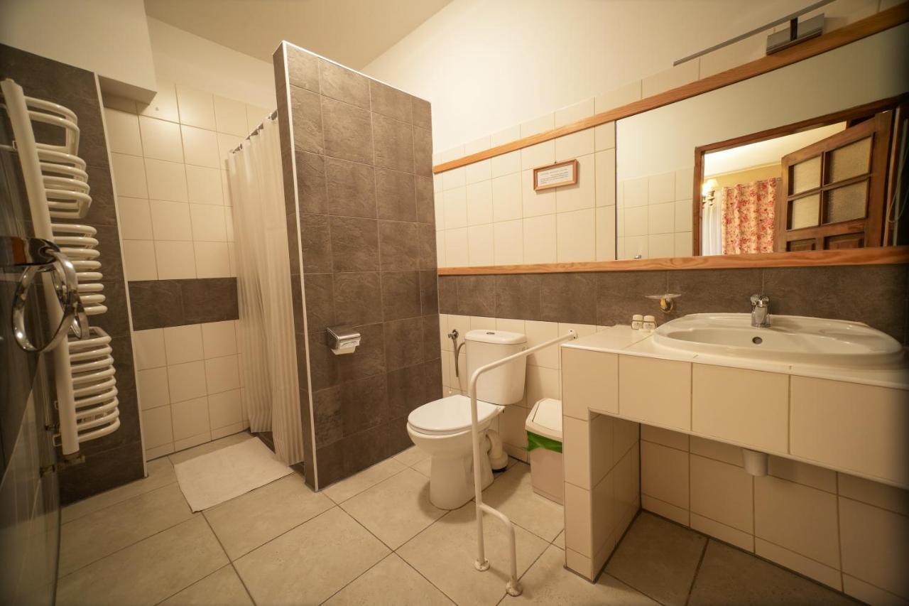 Gosciniec Debowa Gazdowka Bed & Breakfast Ustrzyki Dolne Bagian luar foto