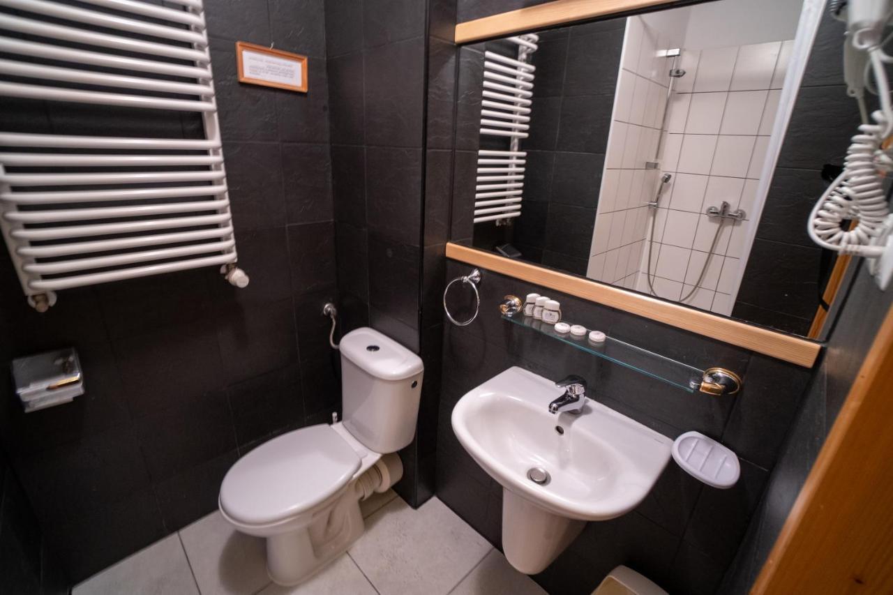 Gosciniec Debowa Gazdowka Bed & Breakfast Ustrzyki Dolne Bagian luar foto