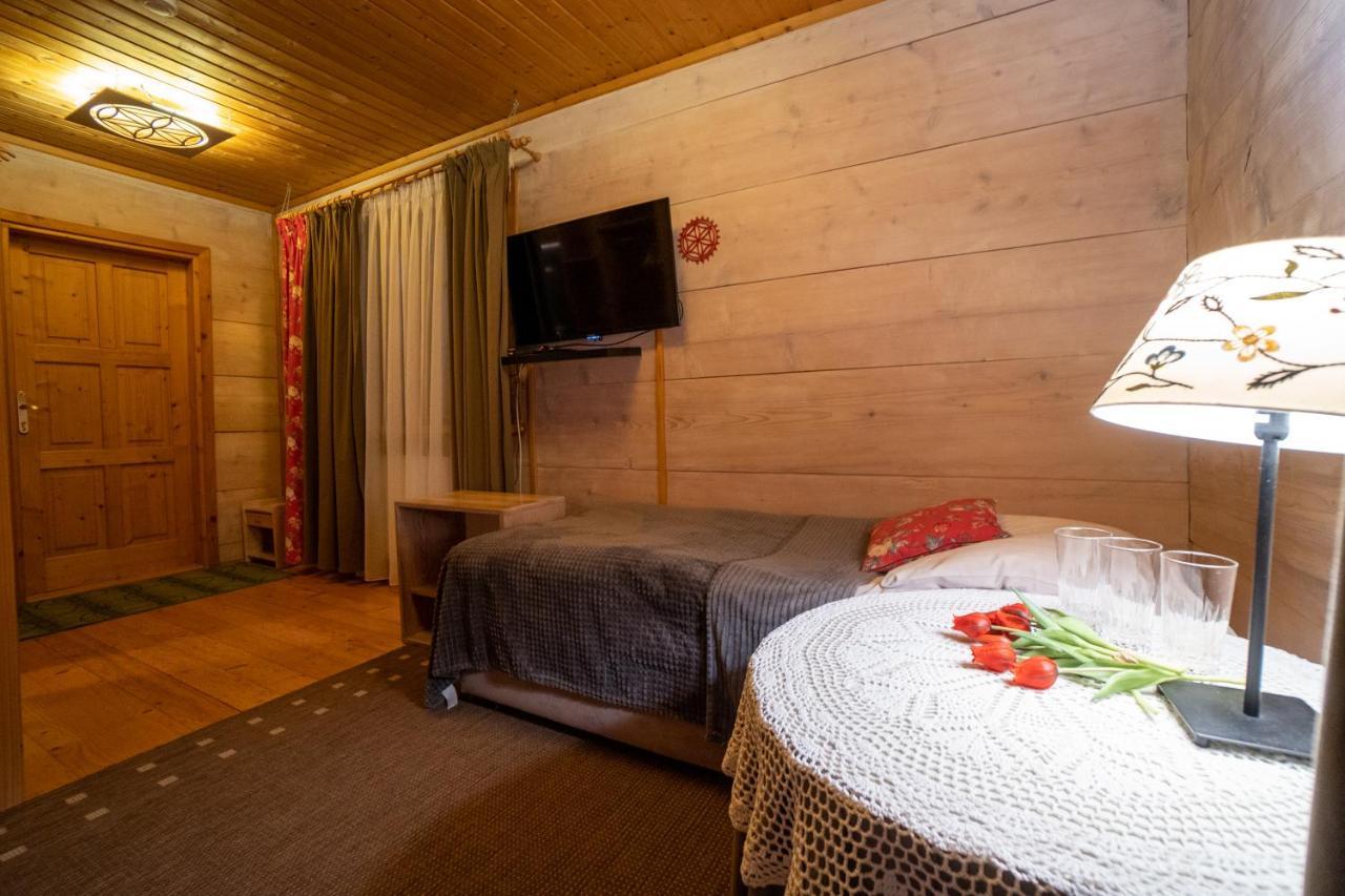 Gosciniec Debowa Gazdowka Bed & Breakfast Ustrzyki Dolne Bagian luar foto