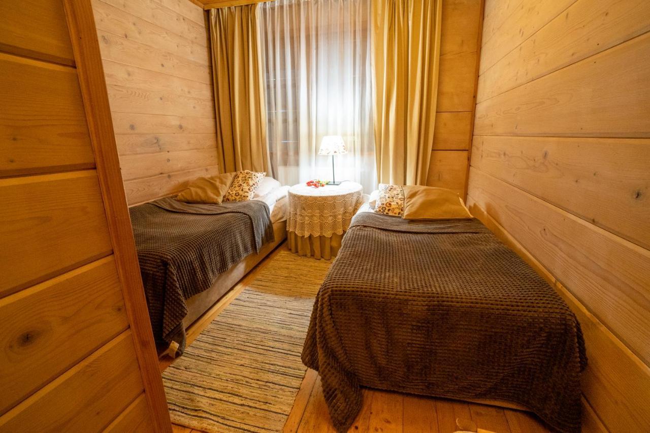 Gosciniec Debowa Gazdowka Bed & Breakfast Ustrzyki Dolne Bagian luar foto