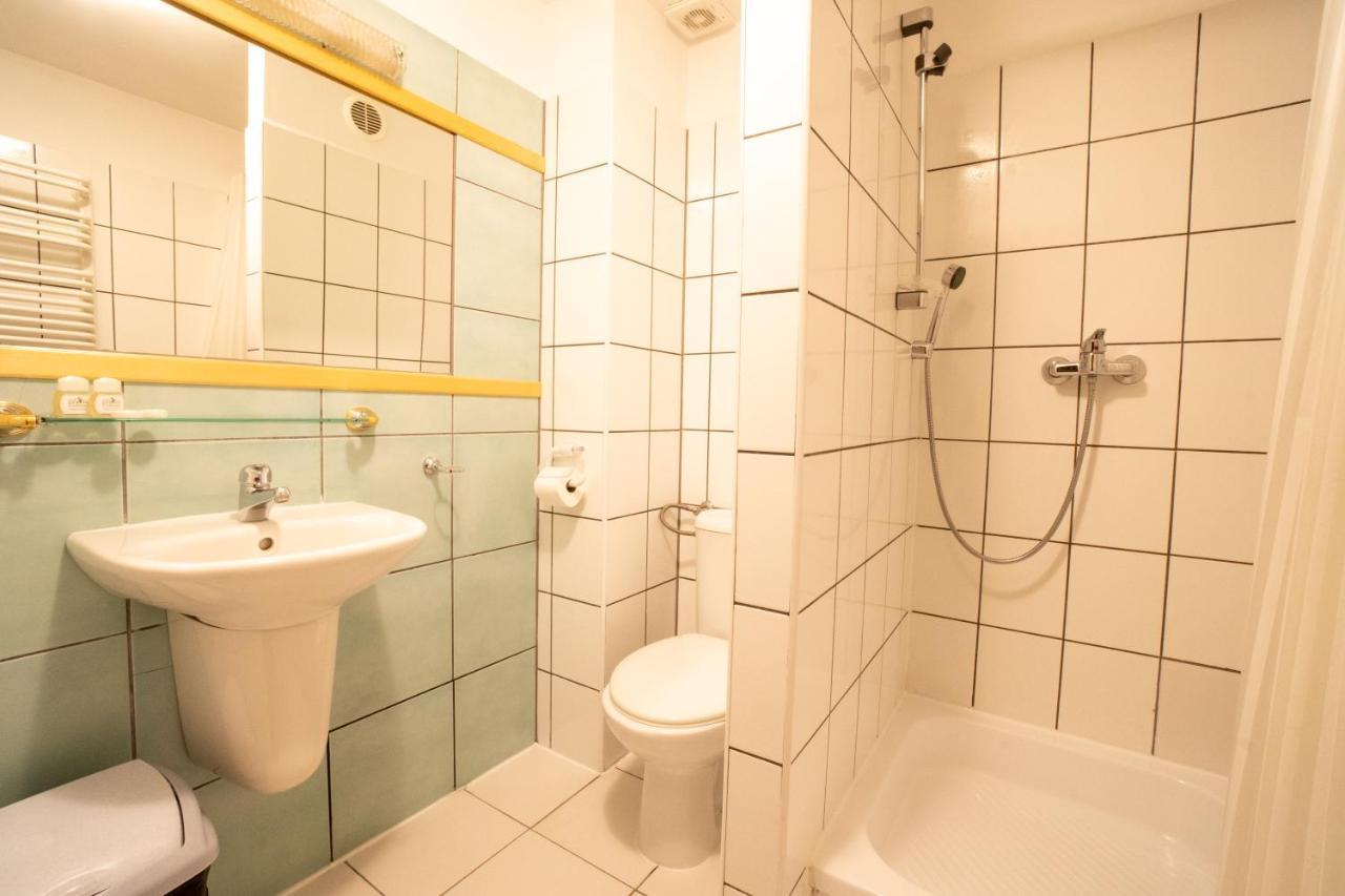 Gosciniec Debowa Gazdowka Bed & Breakfast Ustrzyki Dolne Bagian luar foto
