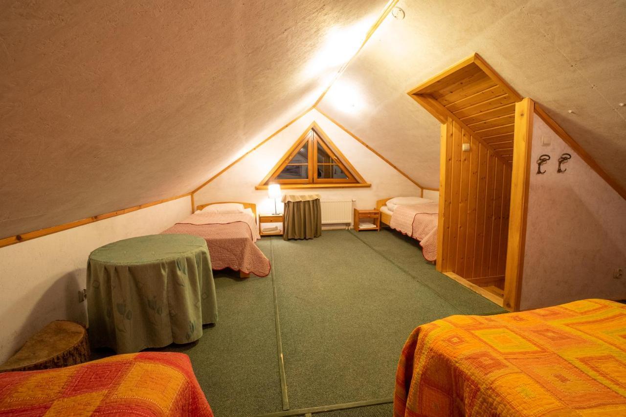 Gosciniec Debowa Gazdowka Bed & Breakfast Ustrzyki Dolne Bagian luar foto