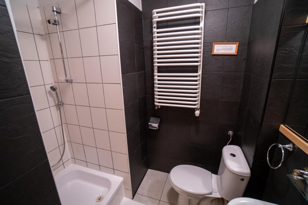 Gosciniec Debowa Gazdowka Bed & Breakfast Ustrzyki Dolne Bagian luar foto