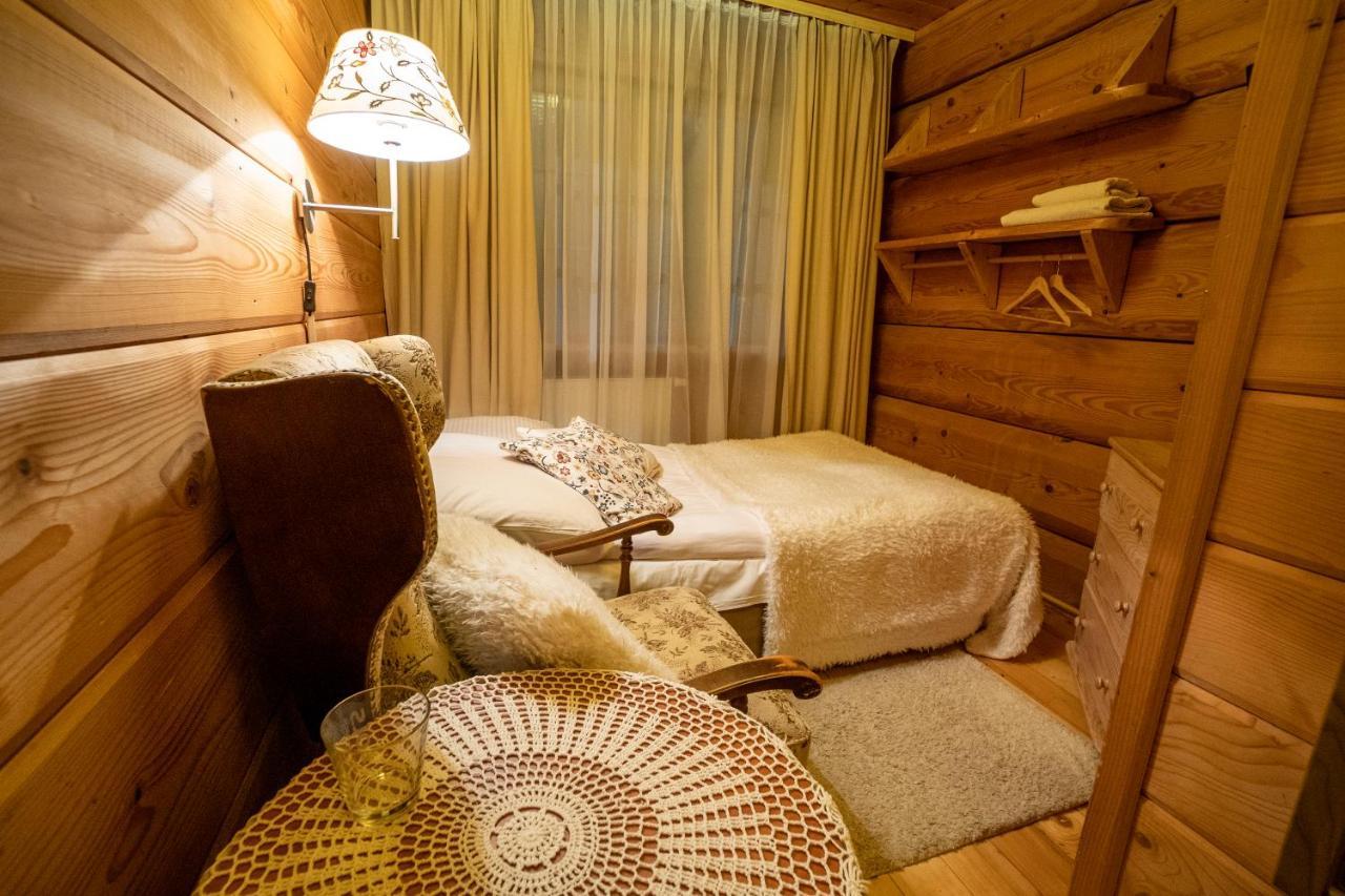 Gosciniec Debowa Gazdowka Bed & Breakfast Ustrzyki Dolne Bagian luar foto
