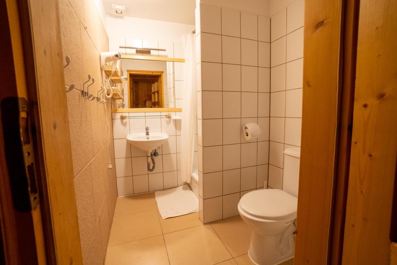 Gosciniec Debowa Gazdowka Bed & Breakfast Ustrzyki Dolne Bagian luar foto