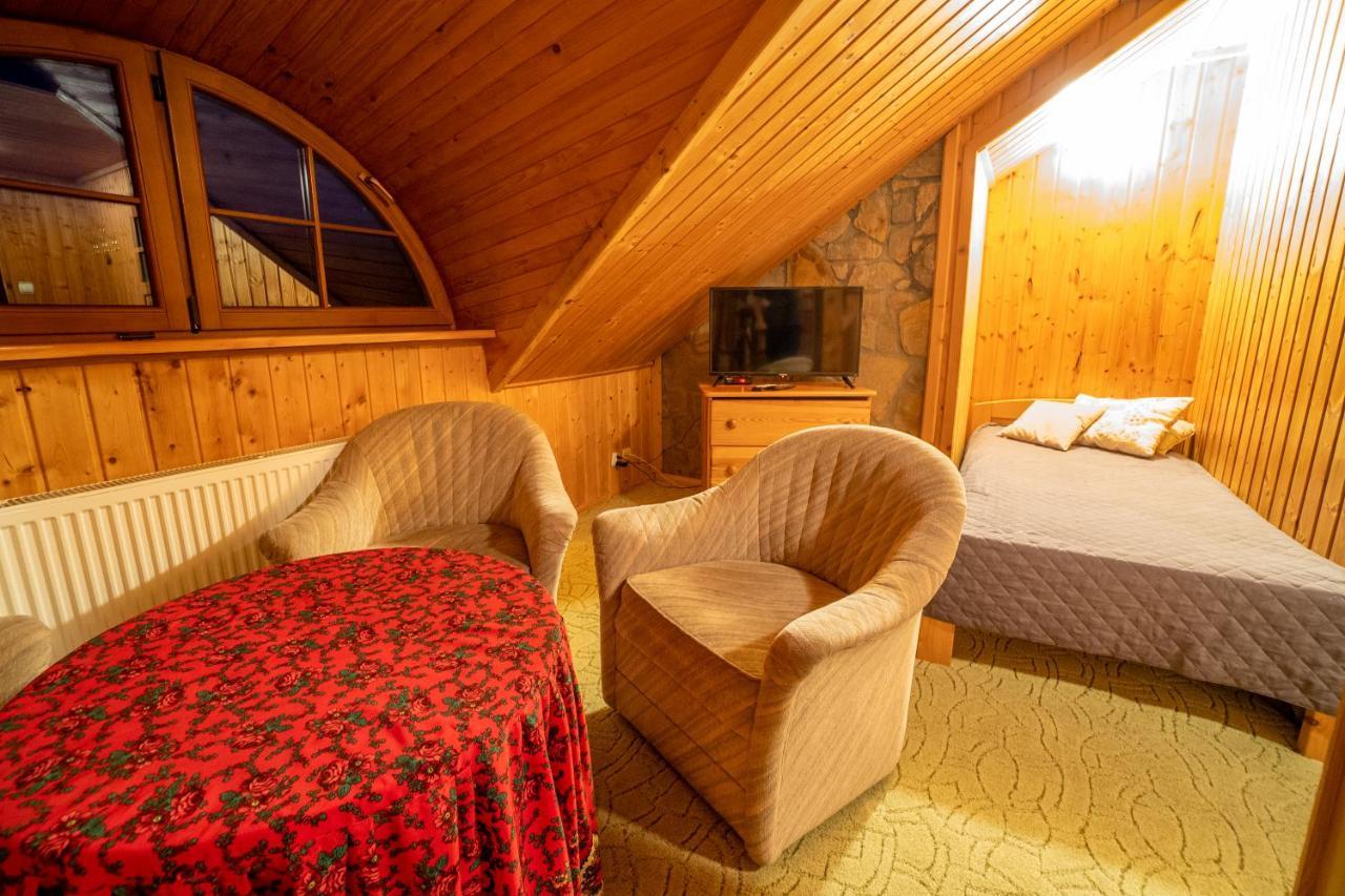 Gosciniec Debowa Gazdowka Bed & Breakfast Ustrzyki Dolne Bagian luar foto