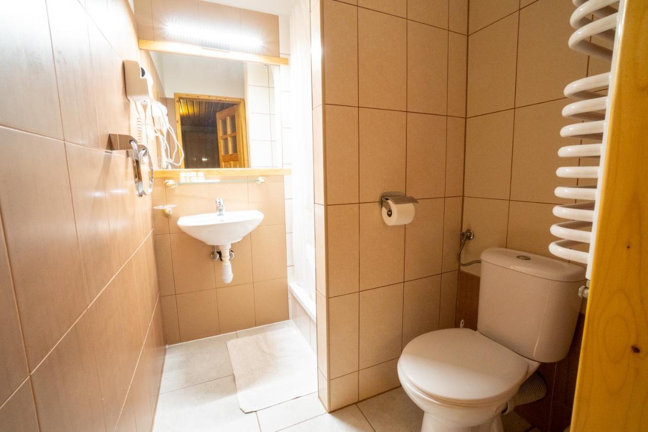 Gosciniec Debowa Gazdowka Bed & Breakfast Ustrzyki Dolne Bagian luar foto