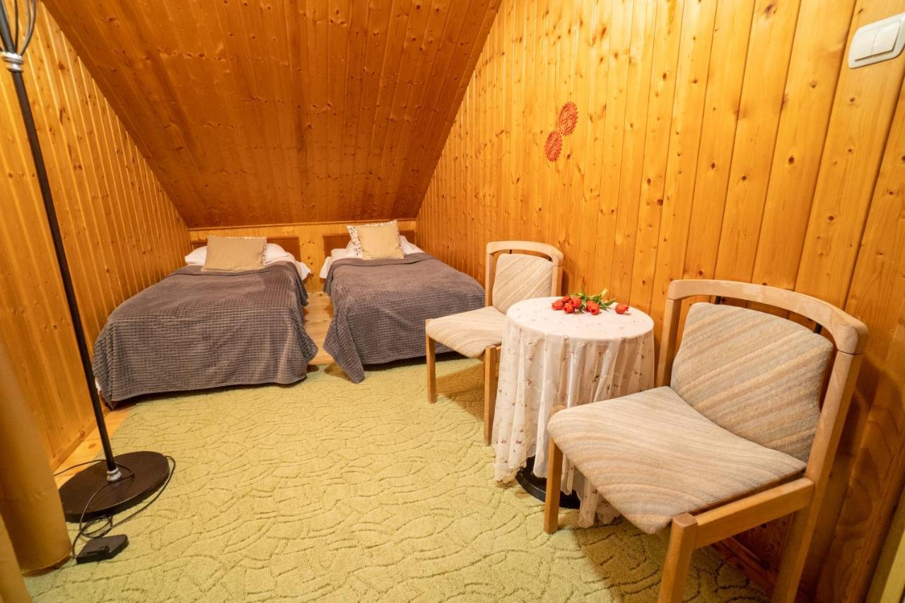 Gosciniec Debowa Gazdowka Bed & Breakfast Ustrzyki Dolne Bagian luar foto