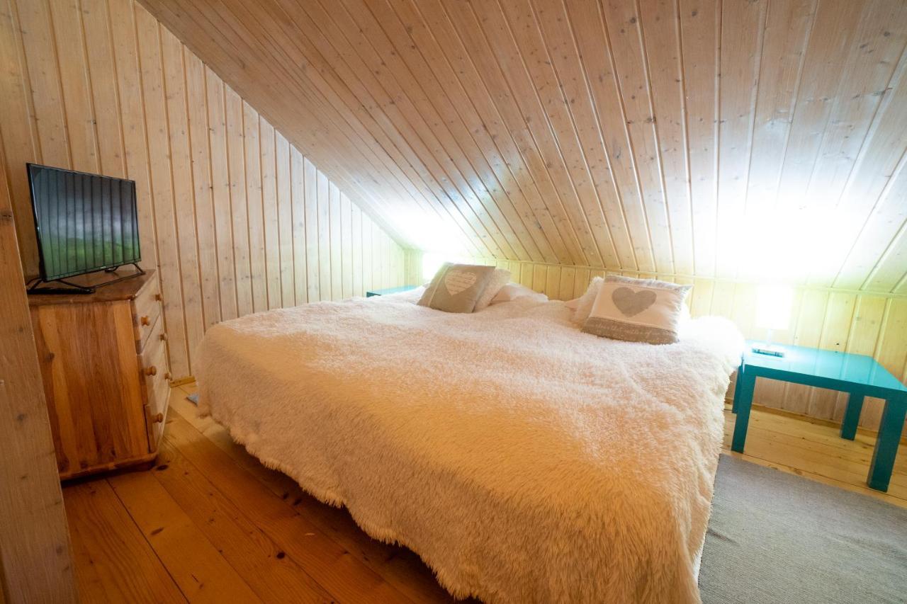 Gosciniec Debowa Gazdowka Bed & Breakfast Ustrzyki Dolne Bagian luar foto